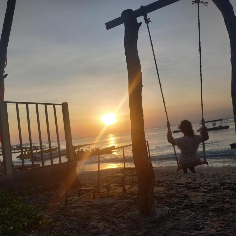 Pi Karya Beach Batununggul Luaran gambar