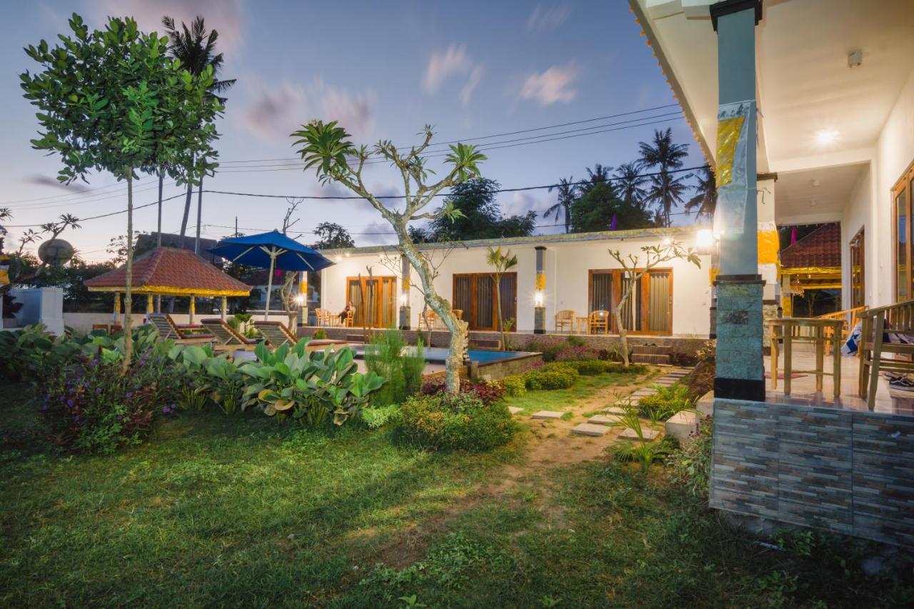 Pi Karya Beach Batununggul Luaran gambar